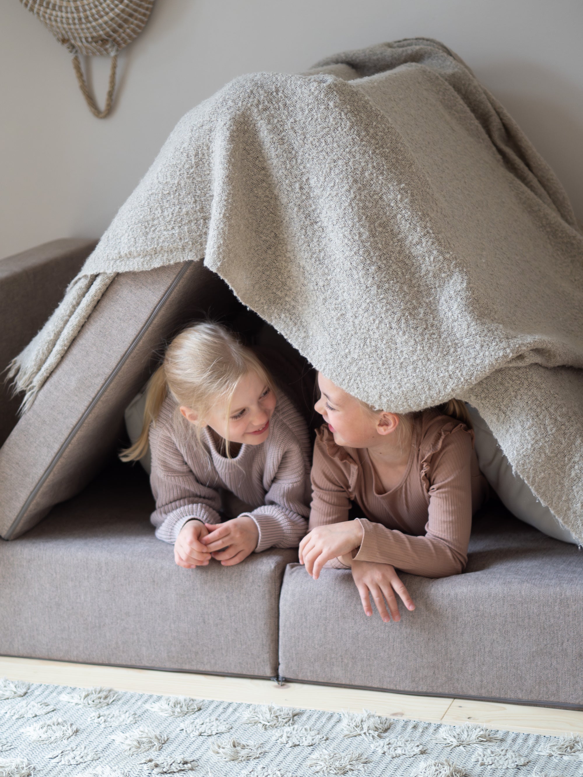 KINOS sofá de juego con estructura de sofá LAAVU