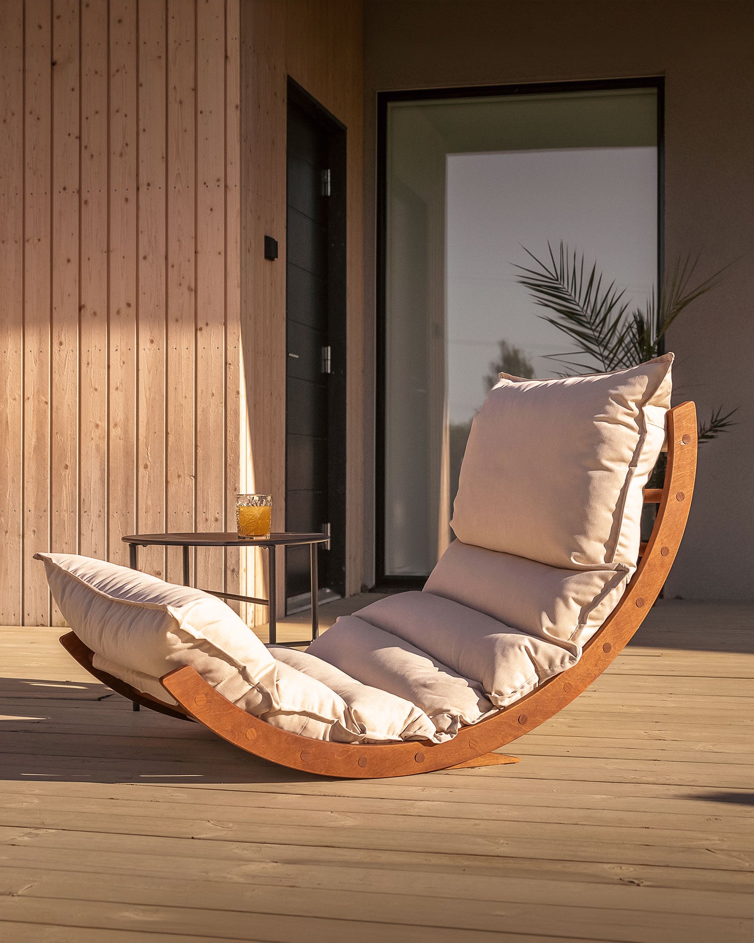 Chaise longue outdoor LAAKSO, coussin outdoor OHRA et cales | ensemble